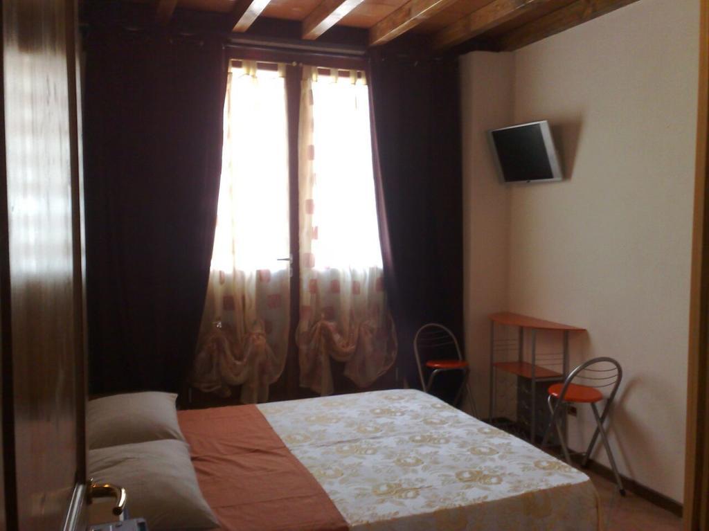 Via Toscana House Πάρμα Δωμάτιο φωτογραφία